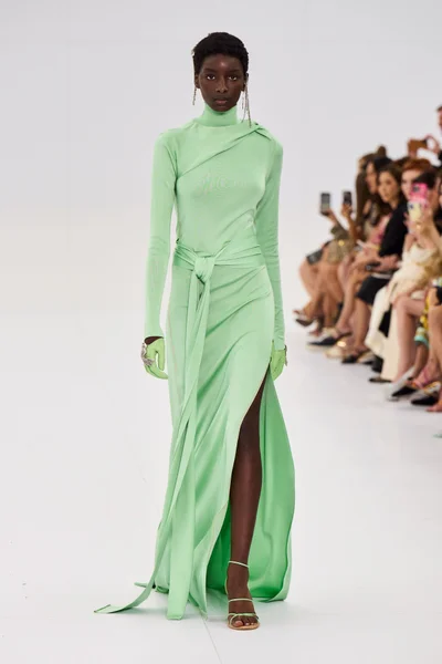 Look 25